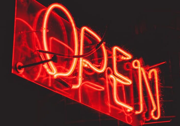 red-open-neon-sigange